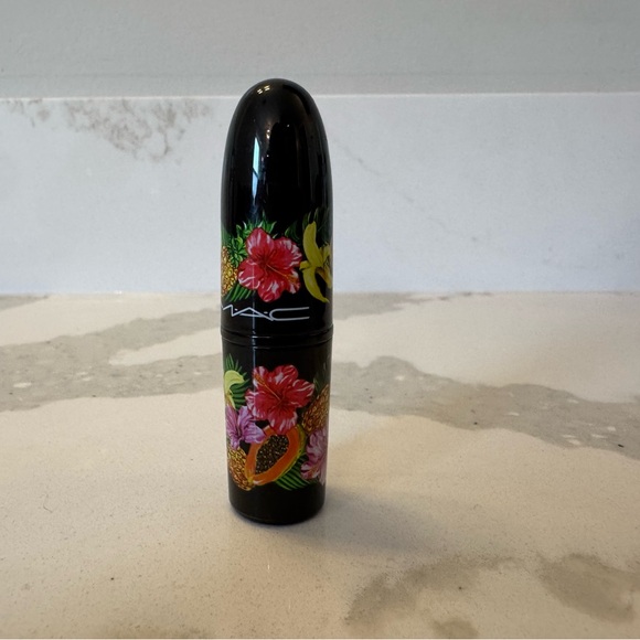 MAC Love at First Bite Amplified Creme Lipstick - Picture 5 of 8